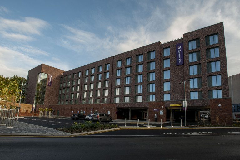 Premier Inn Swindon Exterior