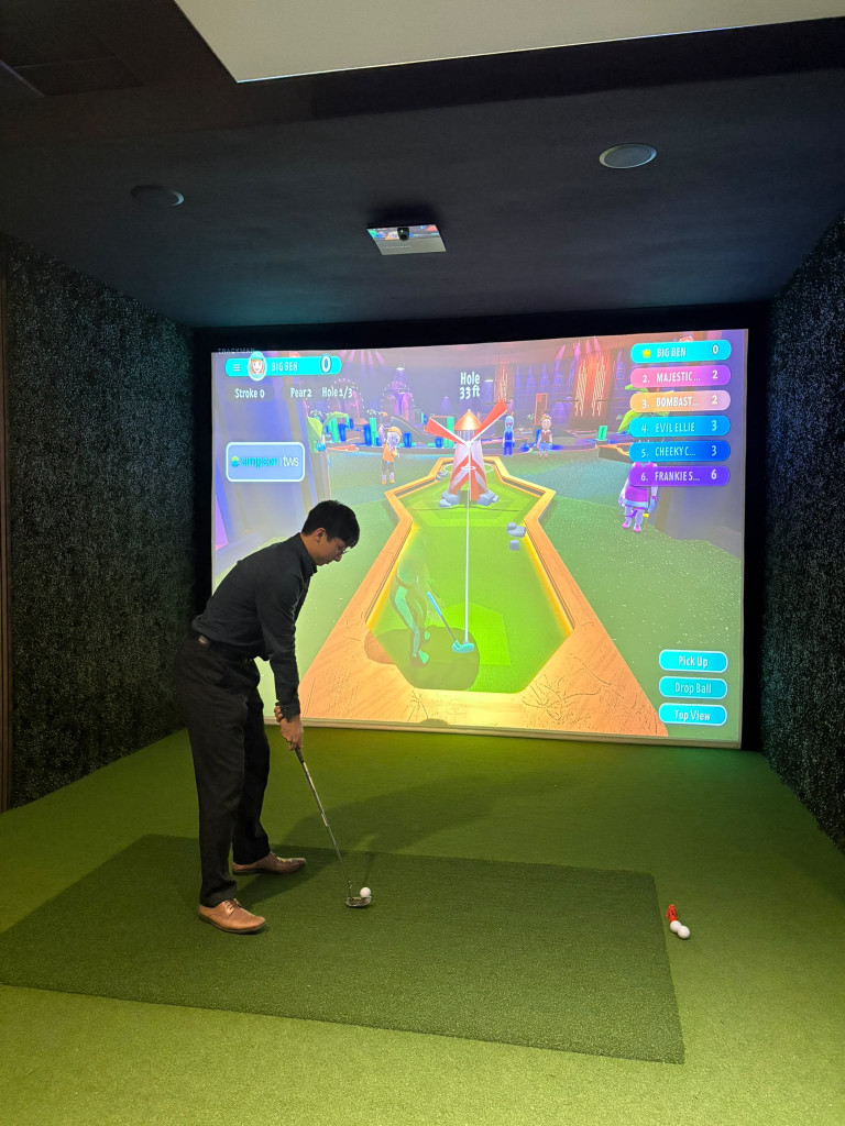 Glo social golf room